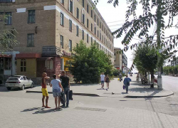 В Камышине задержали воров с "коммунальной" добычей на тележке - решеткой ливневой канализации