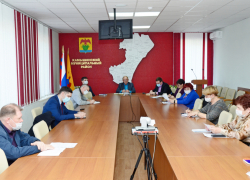 Камышинские медики официально признали, что вакцины против коронавируса всем желающим сделать прививки камышанам - не хватает
