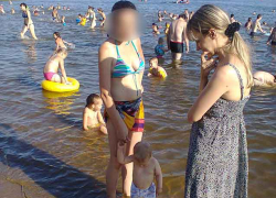 В Камышине врачам удалось откачать двухлетнюю девочку, захлебнувшуюся во время вечернего купания в Камышинке, на пляже Гремячий