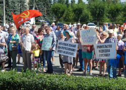 В Камышине состоялся многочисленный и эмоциональный митинг против увеличения пенсионного возраста