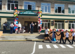 Как проходят праздничные линейки в школах Камышинского района