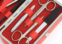 Воровка порезала себе лицо маникюрными ножницами в порыве инсценировки ограбления квартиры