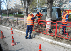 В Камышине "оранжевые жилеты" с кистями начали продвижение в сторону моста