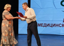 Глава Камышина Станислав Зинченко к Дню медика вылечил руку, которая была в гипсе