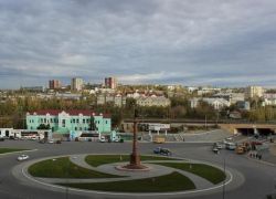 В Камышине привлекается к ответственности предпринимательница, "оседлавшая" со своей рекламой путепровод