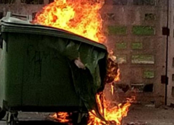 Сегодня ночью в Камышине в огне "погиб" еще один пластиковый евроконтейнер