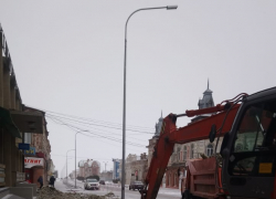 Не успели частично реконструировать улицу Октябрьскую в Камышине, как опять начали ее раскапывать? - камышанин