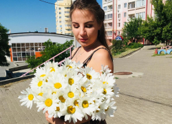 В Камышине вырастили в теплицах ромашки "Серебряная принцесса" - на радость влюбленным!