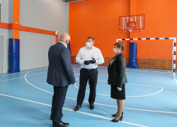 Стало известно, чем еще кроме возложения цветов интересовался сегодня, 20 мая, губернатор во время встреч с камышанами