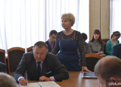 Мэр города подала в суд на депутата, отказавшегося повышать ей зарплату, - "Блокнот.ру"