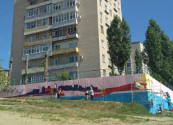 В Камышине художники начали роспись подпорной стенки на улице Некрасова