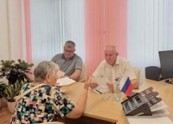 Спикер Камышинской городской думы Владимир Пономарев провел прием избирателей; кроме того, что провел, ничего не известно