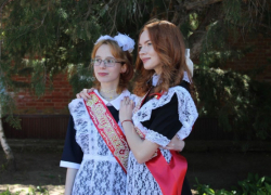 Школа отличниц: в селе Умет Камышинского района в этом году всего четыре выпускника, но зато каких: половина - медалисты!