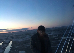 Камышинские спасатели вызволили из ледяного плена горожанина, провалившегося на Волге