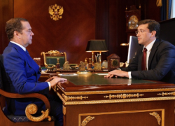 Премьер Дмитрий Медведев перезанимался спортом и поэтому "пропадал"