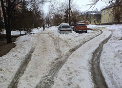 В Камышине трудятся 170 дворников и 7 единиц техники, но снег побеждает