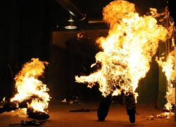 Ревнивец облил канистрой бензина себя и бывшую супругу и чиркнул спичкой...