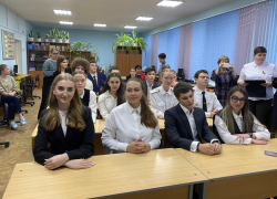 В Камышине стали известны победители в первых турах городского конкурса "Ученик года" - это Софья и София