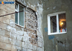 Шок: в Волгограде молодая женщина выбросила из окна 16-этажного дома двух дочерей пяти и семи лет и погибла сама