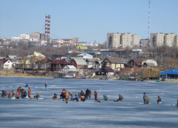 В Камышине случился очередной "десант" рыбаков на Камышинку