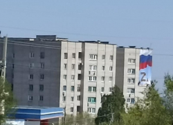 В Камышине накануне 9 мая появилось несколько ярких баннеров "Za наших!"