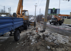 В Камышине полиция ищет беглеца, за рулем протаранившего опору ЛЭП на улице Базарова