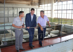 Исполняющий обязанности главы Камышина Дмитрий Резвов удостоверился: камышане пьют то, что надо