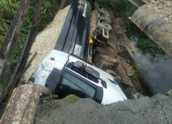 Мост вместе с грузовиком рухнул в Волгоградской области, - "Блокнот Волгограда" (ВИДЕО)