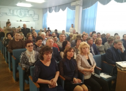 "Высоты" экономики по-камышински: имея 837 миллионов рублей собственных доходов, город "проедает" на зарплату больше миллиарда 