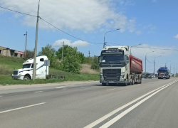 Поставленный на ремонт грузовик насмерть раздавил лежащего под ним водителя, - "Блокнот Волгограда"