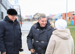 «Вы собрались в отставку?»: волгоградского губернатора спрашивают о ЖКХ и собаках перед "прямой линией"