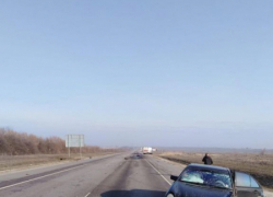 Молодой водитель за рулем "Мерседеса" влетел в фуру и попал вместе с пассажиром на операционный стол