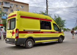 В Камышине на улице Мира разбились две иномарки, водитель "Форда" в больнице