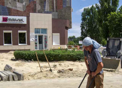 В Камышине угол улиц Некрасова и Ленина скоро оденется в новую плитку