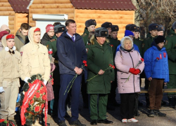 В Камышине почтили память комсомольцев-добровольцев в парке их имени, камышан заранее на встречу не позвали