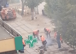 В Камышине "Благоустройство" продолжает латочный ремонт дорог и пешеходных зон, пока не начались дожди