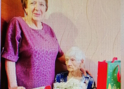 В Камышине еще одну бабушку, а вернее - учителя физики Идию Васильевну Бурову поздравили со 100-летием