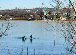 На опасной Камышинке число рыбаков заметно уменьшилось, но фанатов все равно хватает