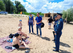 Зачем сотрудники МЧС отправились на камышинский пляж у администрации