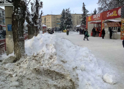 В Камышине учреждение "Благоустройство" приступило к вывозу снега с центральных улиц