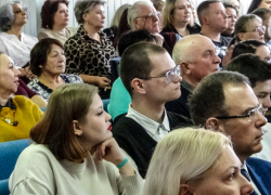 Из отчета главы Камышина следовало, что целый отряд новых врачей заступил на службу в городских больницах