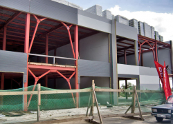 В Камышине собственники нового ТЦ "Небо" ведут стройку и полны решимости вскоре открыть первый в городе ресторан с панорамным видом на Волгу