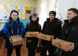 В сельской школе в глубинке Камышинского района собрали и отправили солдатам-землякам посылки к Дню защитника Отечества