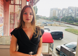 В Камышине ТИК приняла документы у первого независимого соискателя депутатского мандата - предпринимателя Анастасии Поляковой