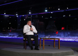 Губернатор Андрей Бочаров провел встречу с общественностью, и с него хорошо бы взять пример главе Камышина Станиславу Зинченко