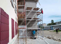 В Камышине постепенно преображается запущенное здание бывшего кинотеатра "Победа", которое станет одноименным ТЦ