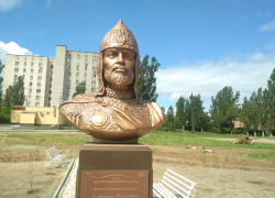 Администрация Камышина тихо установила еще один памятник у мемориала на 3-м городке