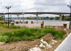 Непонятно, почему бы в 30-градусную жару не включить плоский фонтан на набережной, - камышанка