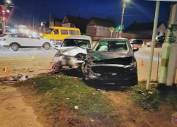 В Камышине "скорая" забрала двух пострадавших в ДТП на печально известном перекрестке "Базарова - Гагарина"