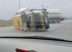 «Пассажиры сидели на земле в шоковом состоянии»: маршрутка перевернулась на трассе, - "Блокнот Волгограда"